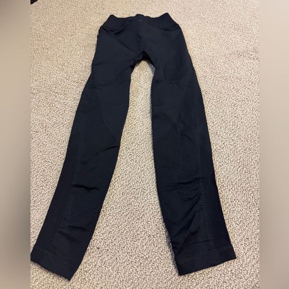 LULULEMON SPELLOUT SIZE 2 leggings - Picture 2 of 11